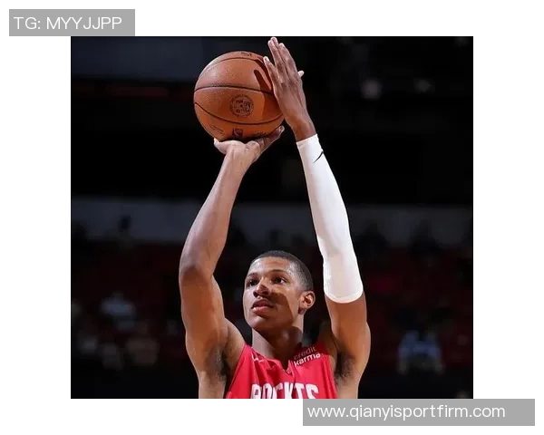 华盛顿谈弗拉格的三分球表现鼓励其展现更多侵略性与自信心