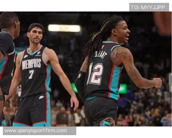 莫兰特对阵湖人时疑似受伤突破落地后捂腿一瘸一拐引发担忧